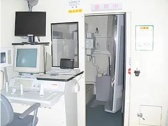 胸部・胃部デジタル検診車内1台目